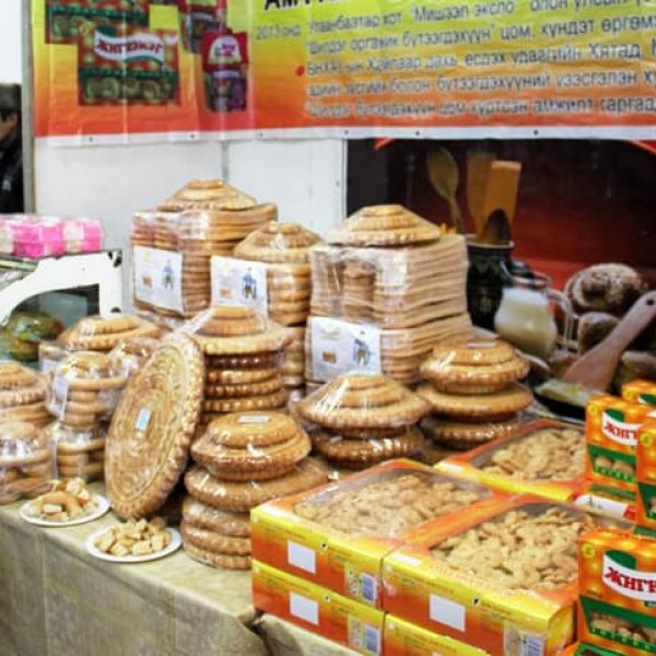 “ЦАГААН САР-2024” ҮЗЭСГЭЛЭН ХУДАЛДААНД УРЬЖ БАЙНА