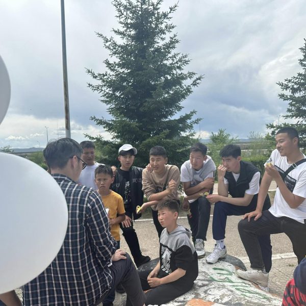 ХҮҮХДҮҮДИЙН ДУНД ТЭМЦЭЭН ЗОХИОН БАЙГУУЛЛАА.