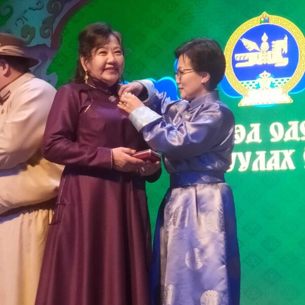 ТӨРИЙН ДЭЭД ОДОН МЕДАЛИАР ШАГНУУЛЛАА