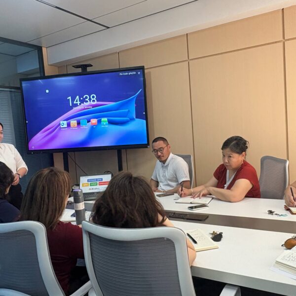 Хүний эрх хамгаалагчийн талаарх сургалтад хамрагдлаа.